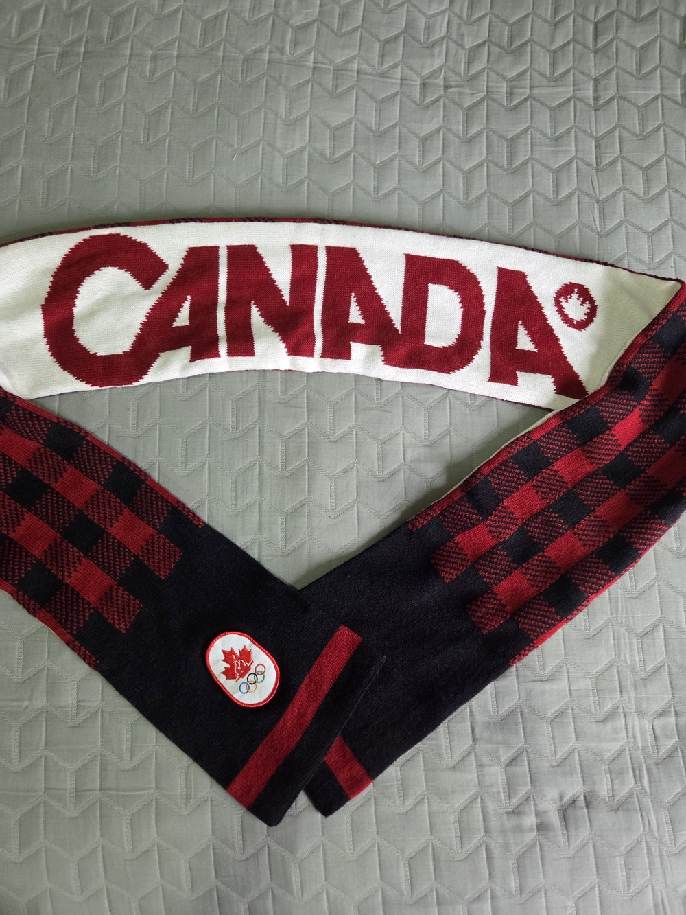 Hudson’s Bay Team Canada Olympic Scarf Red Black Buffalo Plaid Wool Knit - Picture 3 of 8